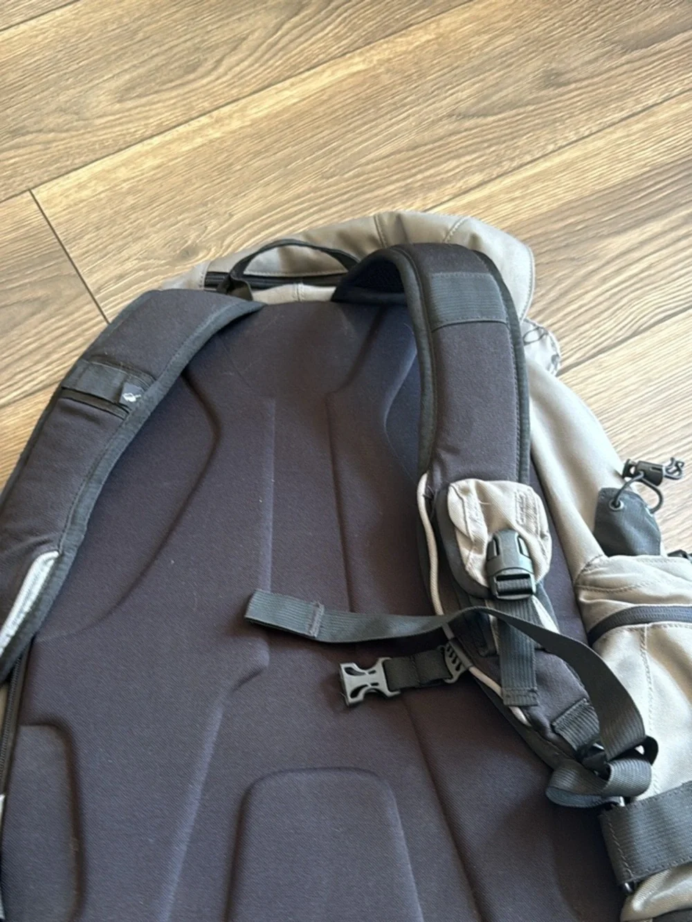 Oakley Latitude Flex Pack 30L Granite Gray Black Utility Backpack